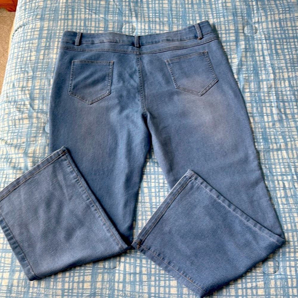 Light Blue Crop Denim Stretchy Jeans | Size XL - Picture 9 of 9